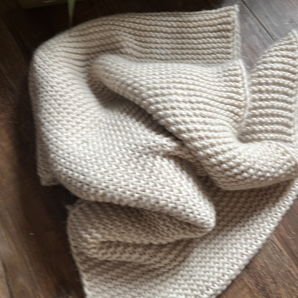 Accessories - Chunky knit infinity scarf